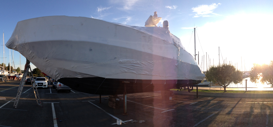 Hajófliázás, hajócsomagolás, hajófólia, zsugorfólia, hajó téliesítés, hajóponyva, zsugorfóliás hajócsomagolás