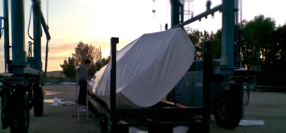 Hajófliázás, hajócsomagolás, hajófólia, zsugorfólia, hajó téliesítés, hajóponyva, zsugorfóliás hajócsomagolás