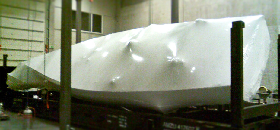 Hajófliázás, hajócsomagolás, hajófólia, zsugorfólia, hajó téliesítés, hajóponyva, zsugorfóliás hajócsomagolás